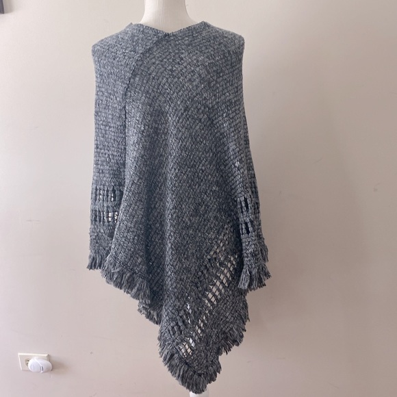 Stylesilove women’s two tone knit fringe poncho pullover sweater wrap cape - Picture 7 of 14